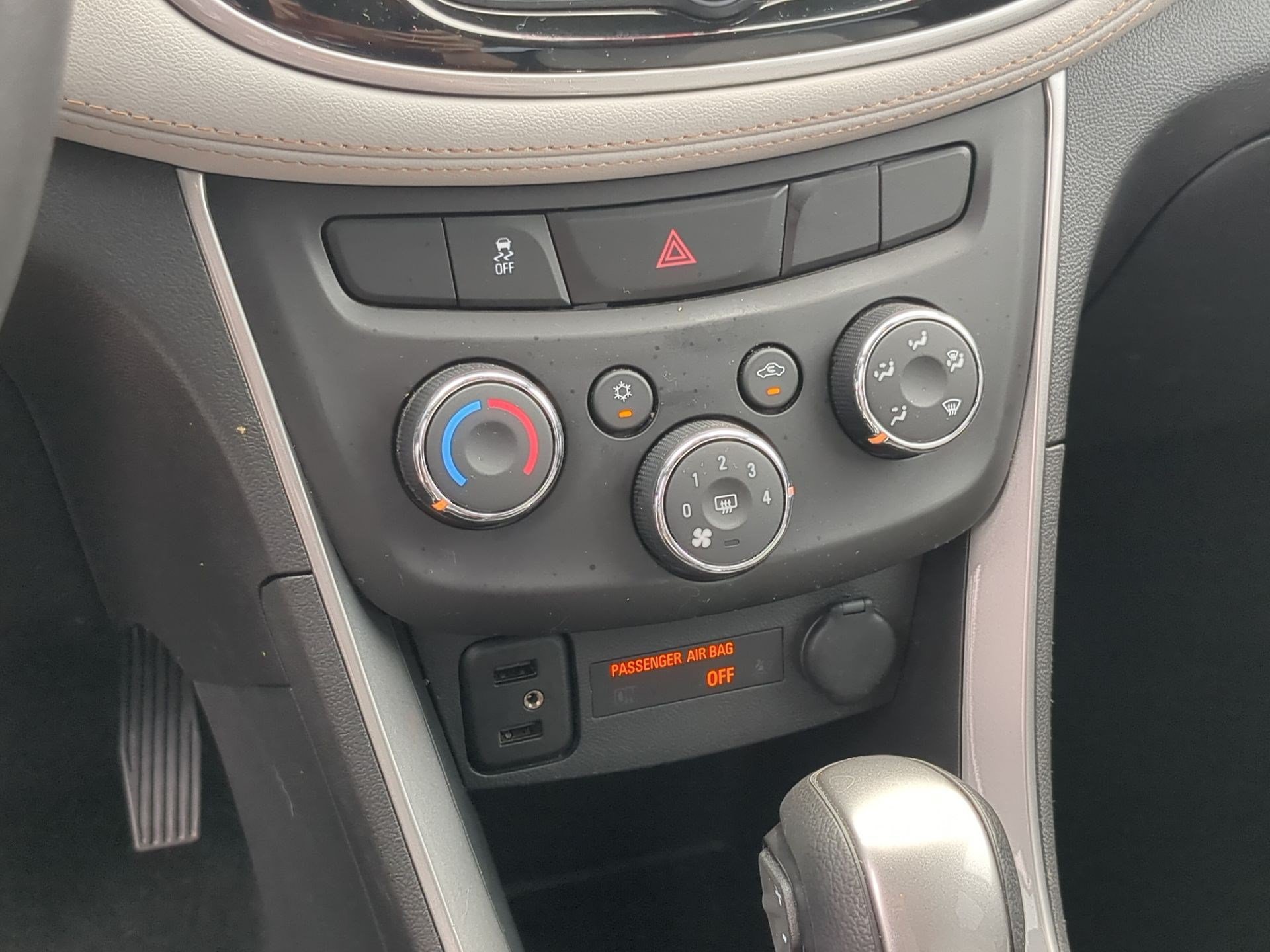 Used 2022 Chevrolet Trax LT w/ LT Convenience Package AWD/4WD image 18