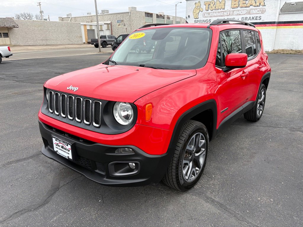 Used 2017 Jeep Renegade Latitude w/ Cold Weather Group image 6