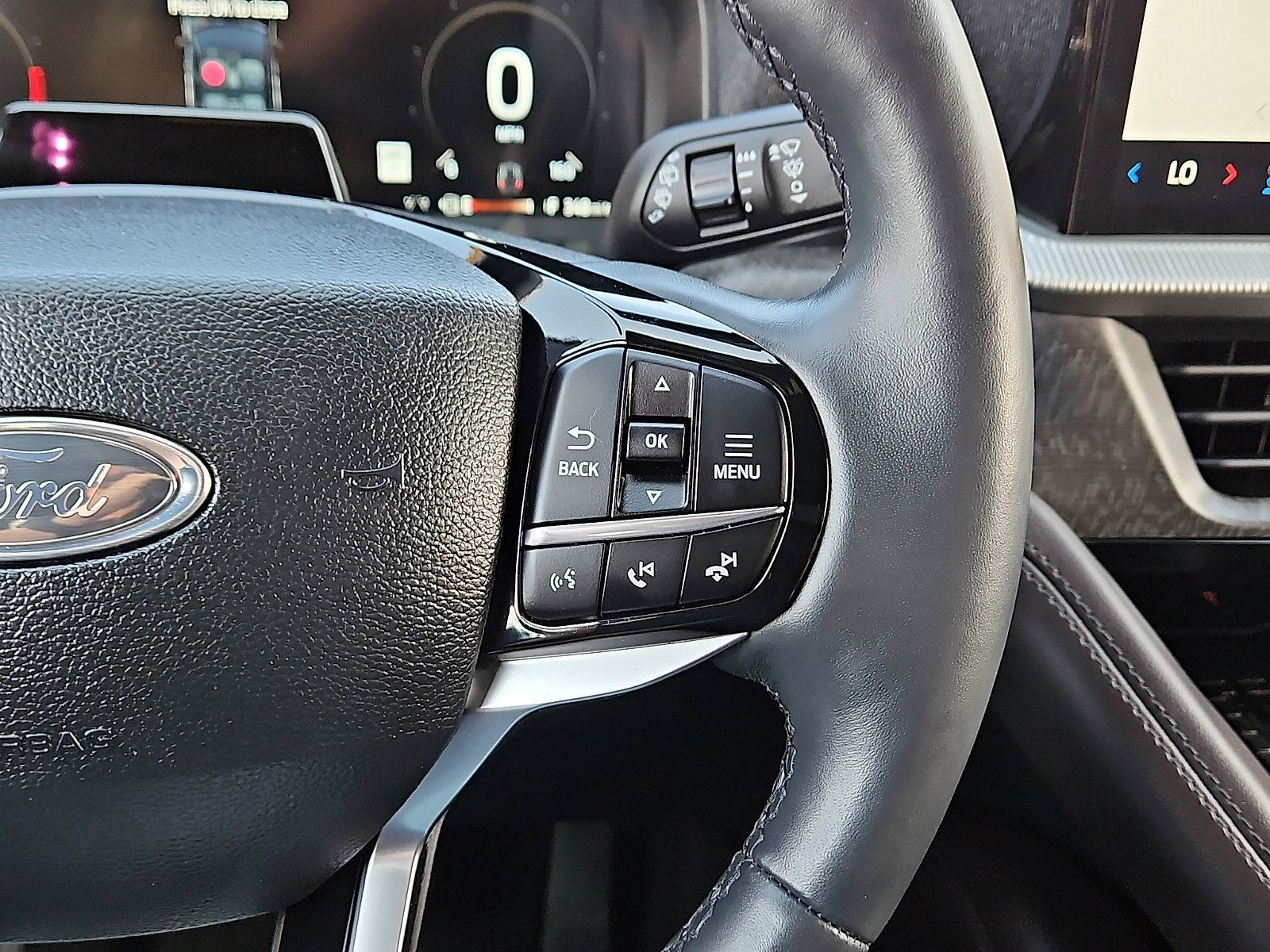 Used 2025 Ford Explorer Platinum w/ LUX Leather Package image 19