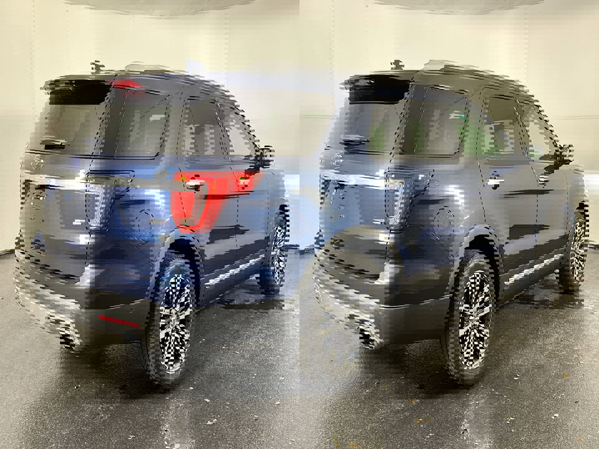 Used 2016 Ford Explorer Platinum image 11