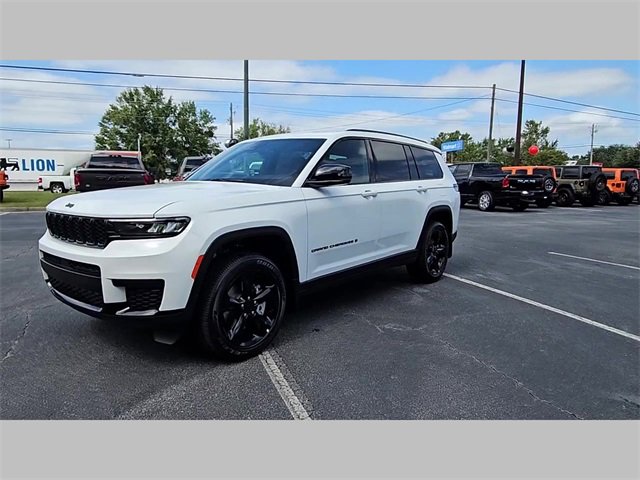 New 2025 Jeep Grand Cherokee L Altitude image 21