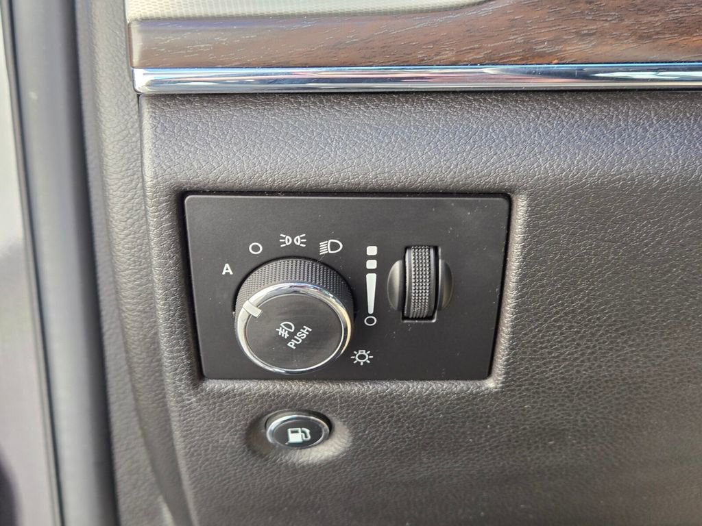 Used 2018 Jeep Grand Cherokee Limited image 29