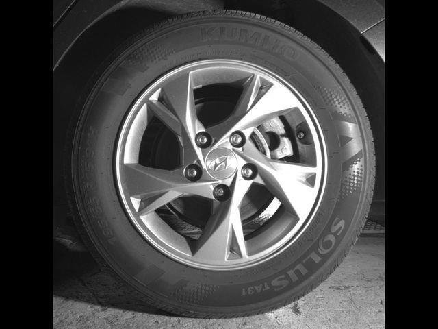 Used 2021 Hyundai Elantra SE FWD image 16
