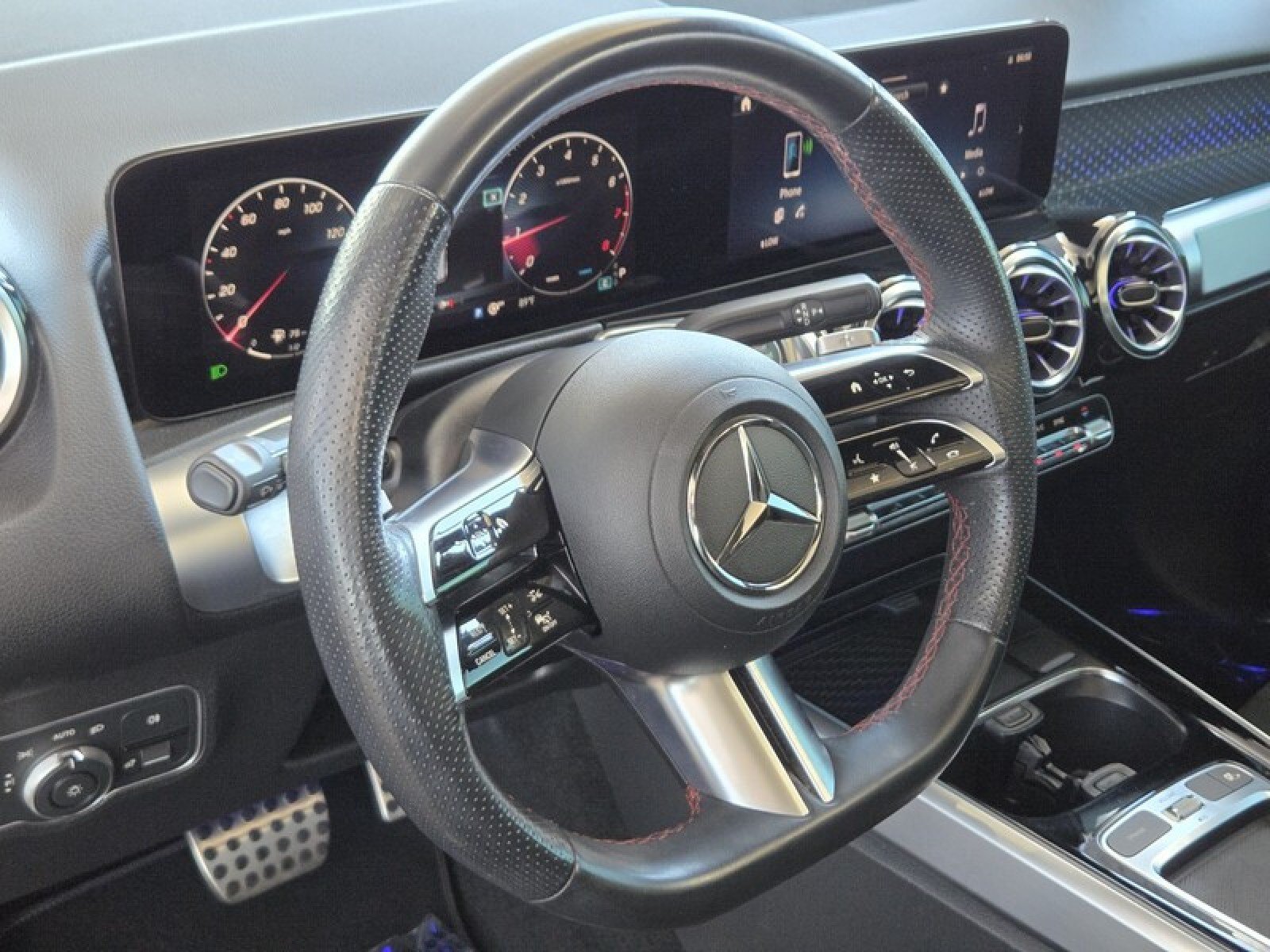 Used 2024 Mercedes-Benz GLB 250 image 25