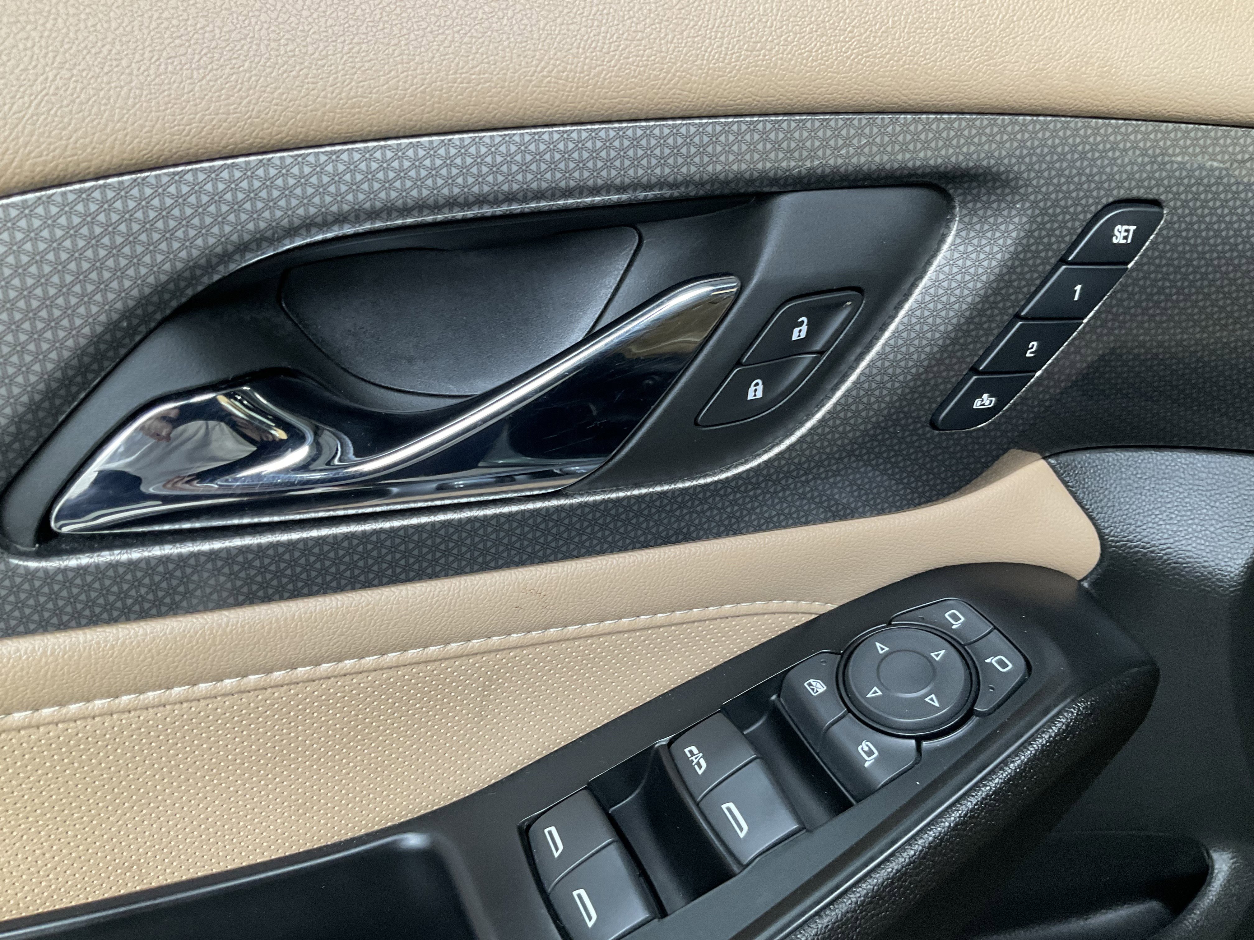 Used 2023 Chevrolet Traverse Premier image 30