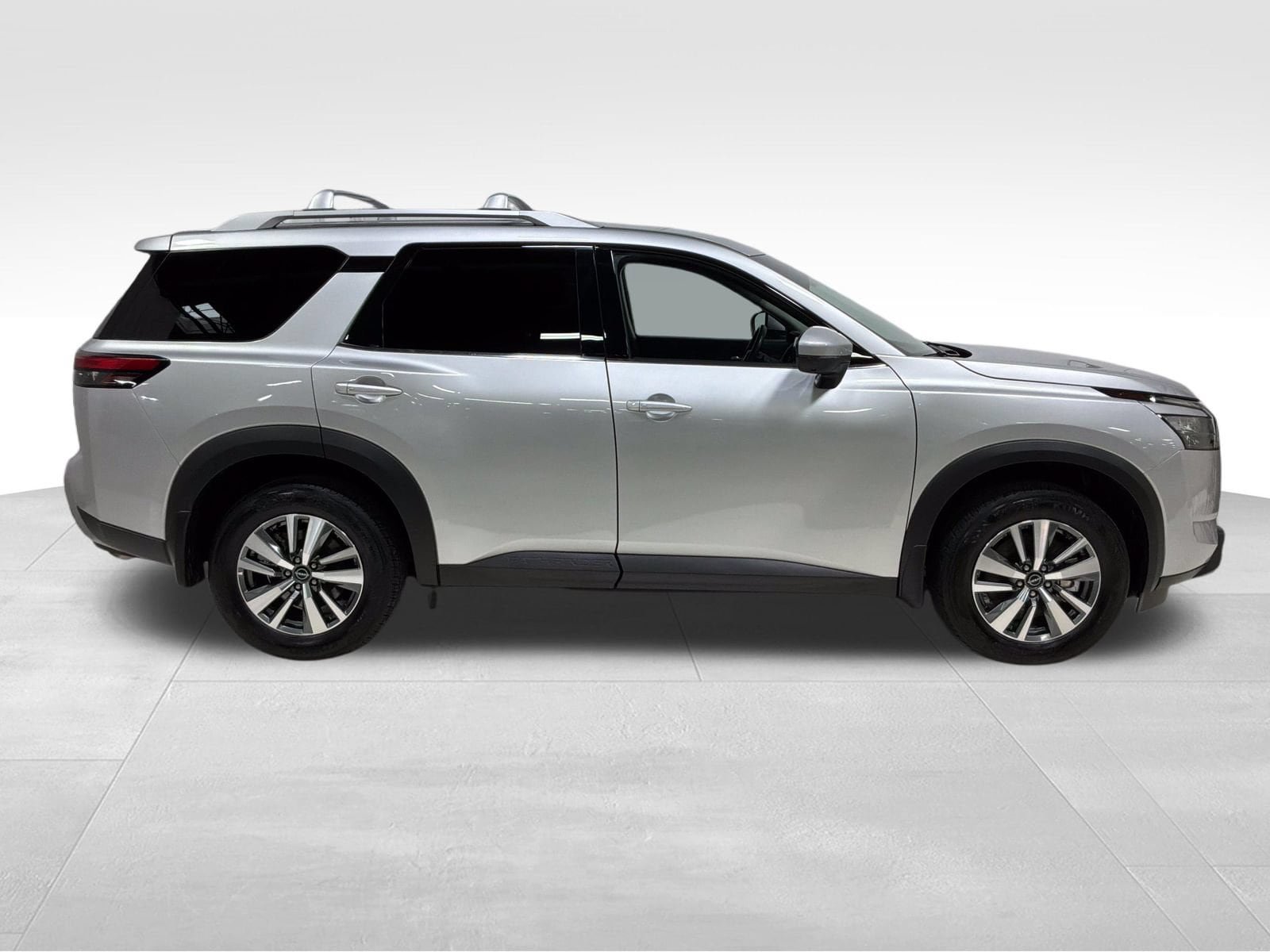 Used 2025 Nissan Pathfinder SL w/ Cargo Package AWD/4WD image 3