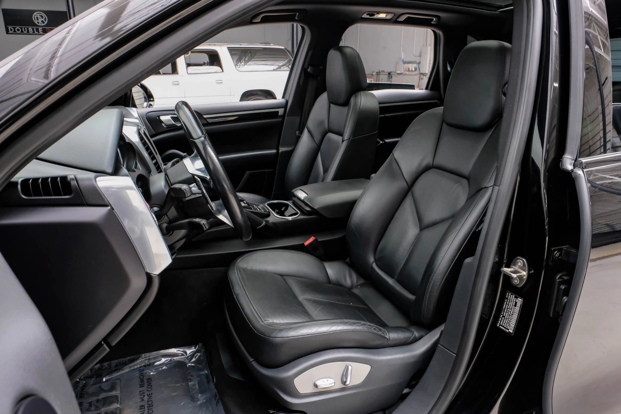Used 2016 Porsche Cayenne AWD/4WD image 30