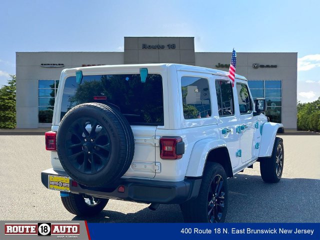 Used 2024 Jeep Wrangler Unlimited Sahara AWD/4WD image 4