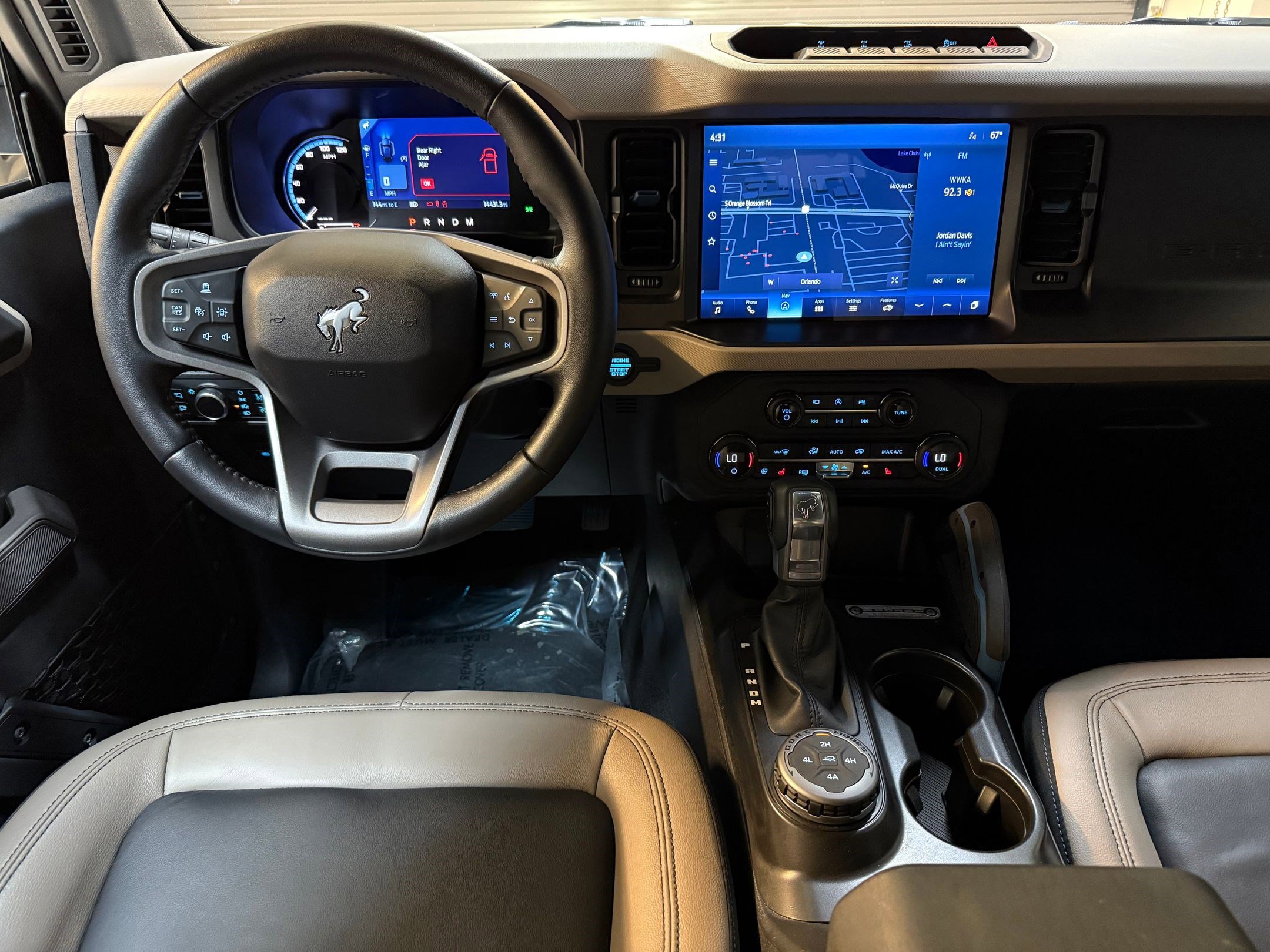 Used 2023 Ford Bronco Wildtrak image 4