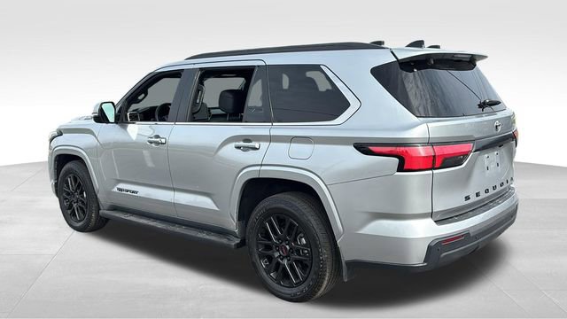 Used 2025 Toyota Sequoia SR5 w/ SR5 Premium Package AWD/4WD image 6