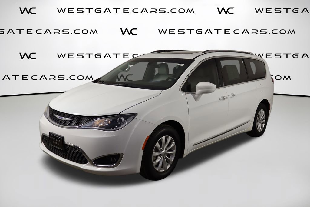 Used 2018 Chrysler Pacifica Touring-L Plus w/ Tire & Wheel Group image 1