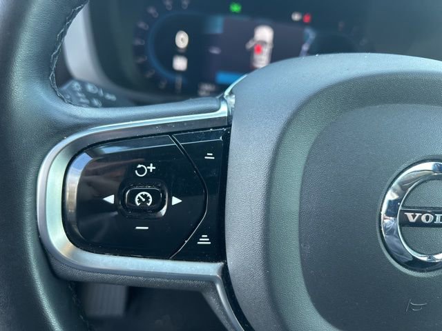 Used 2023 Volvo XC60 B5 Plus image 19