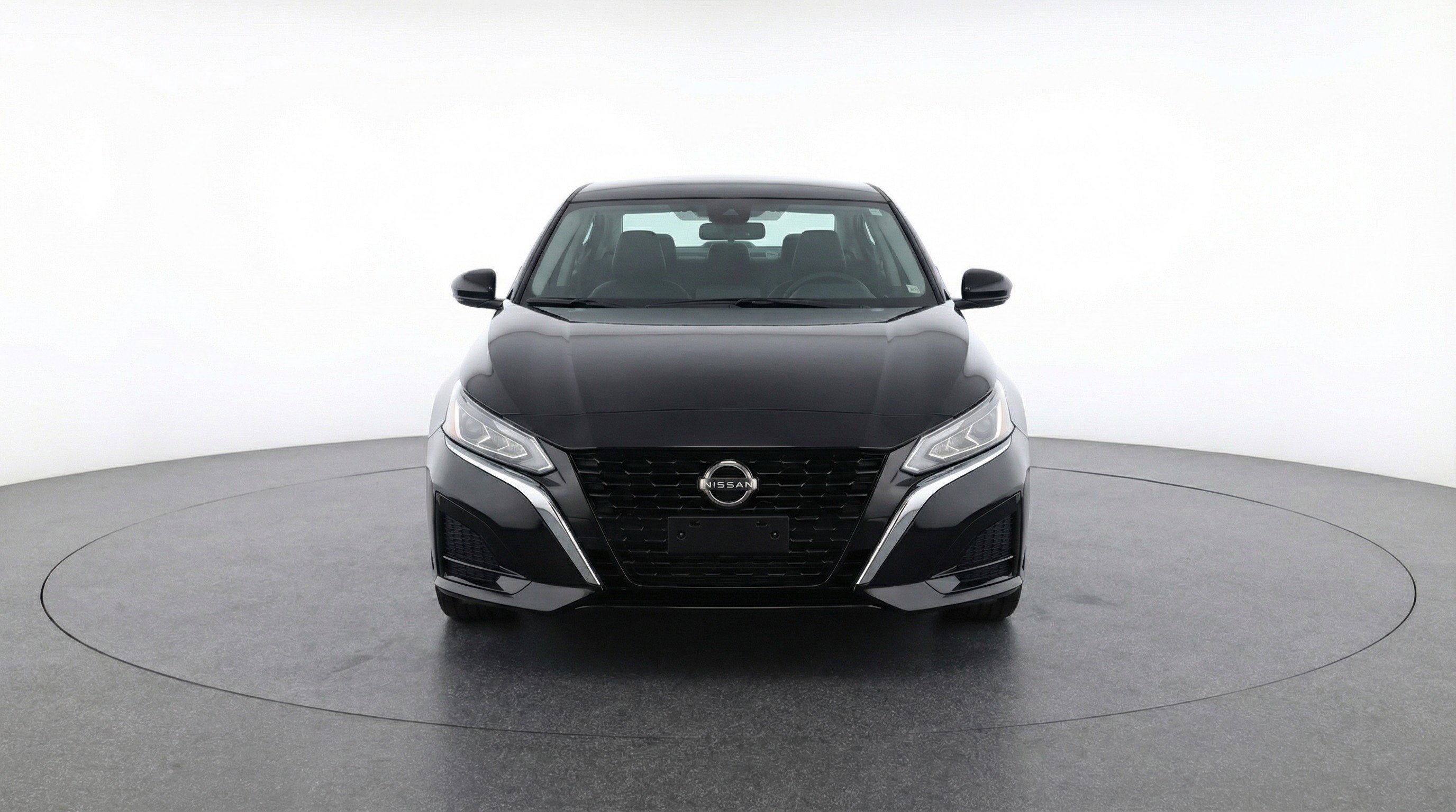 Used 2025 Nissan Altima 2.5 SV image 2