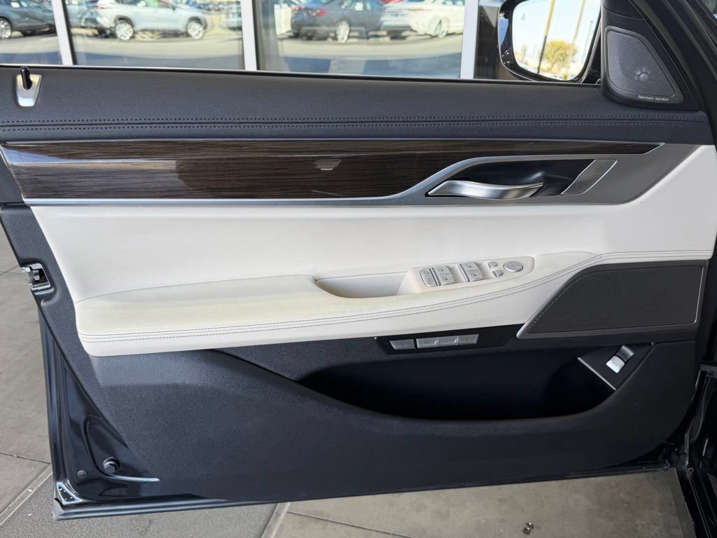 Used 2016 BMW 750i RWD image 18