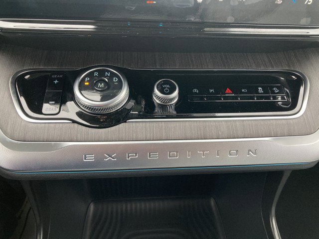 Used 2026 Ford Expedition Max Platinum w/ Platinum Ultimate Package AWD/4WD image 19