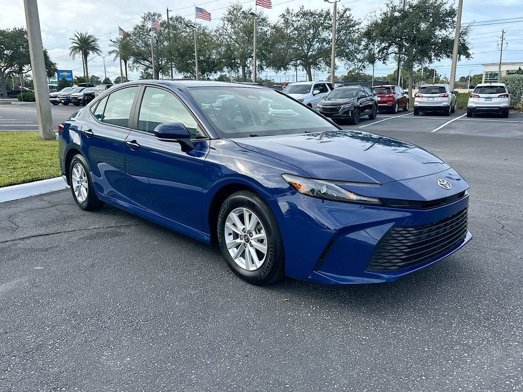 Used 2025 Toyota Camry LE image 4