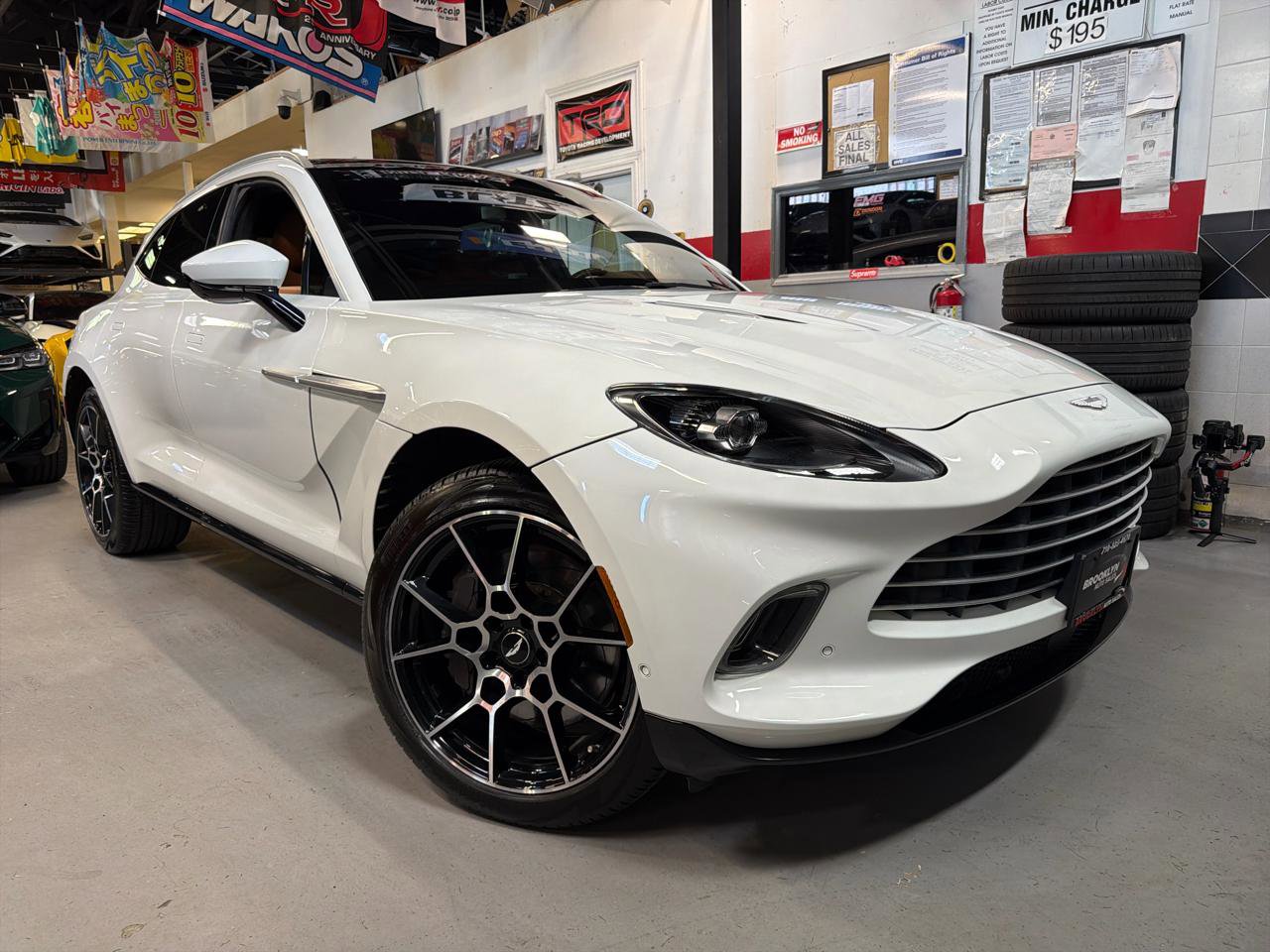 Used 2021 Aston Martin DBX AWD/4WD image 1