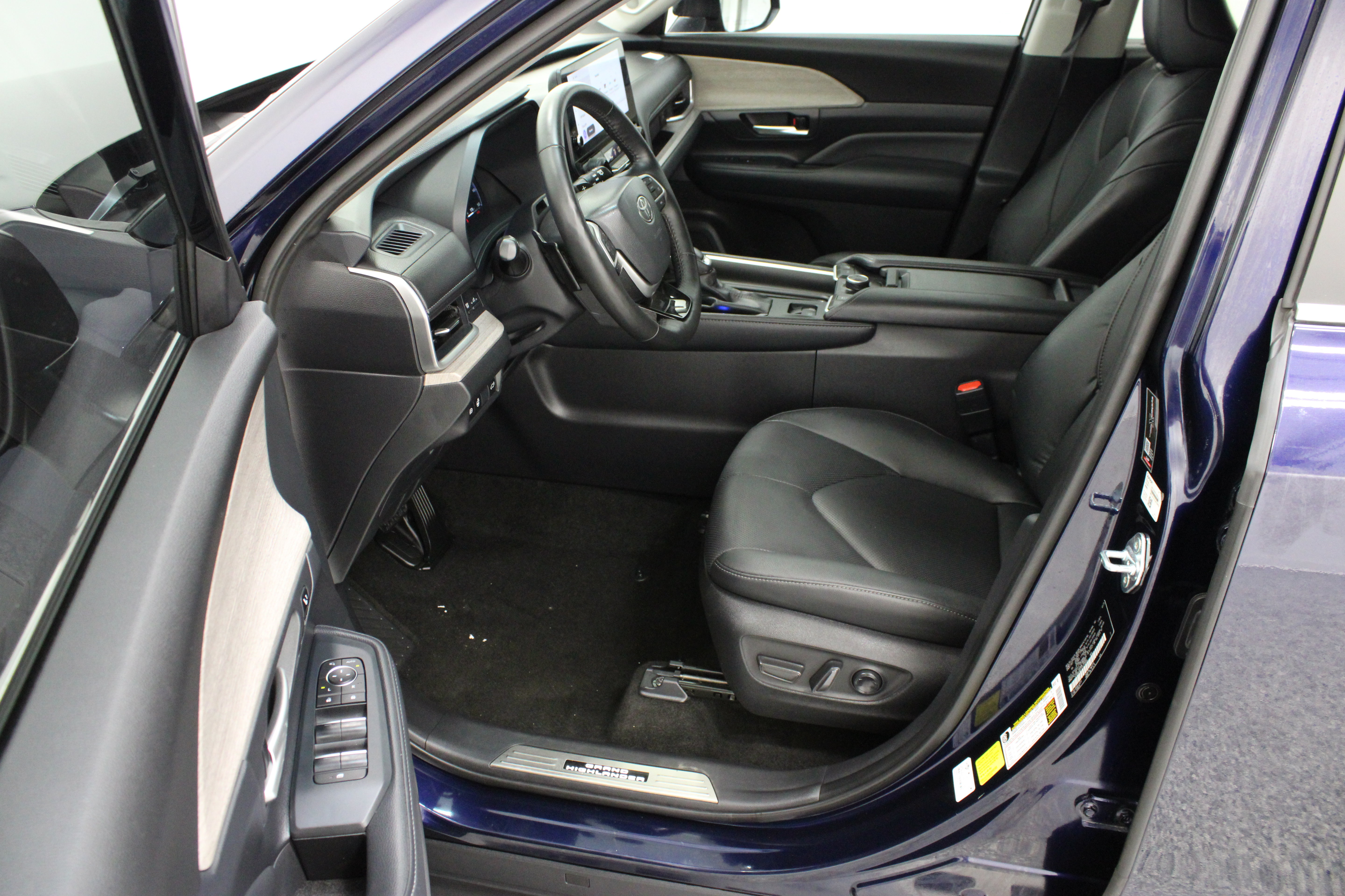 Used 2026 Toyota Grand Highlander AWD image 14