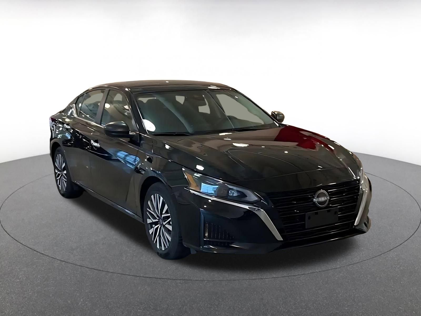 Used 2025 Nissan Altima 2.5 SV image 3