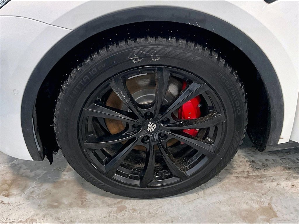 Used 2022 Tesla Model Y Performance image 7