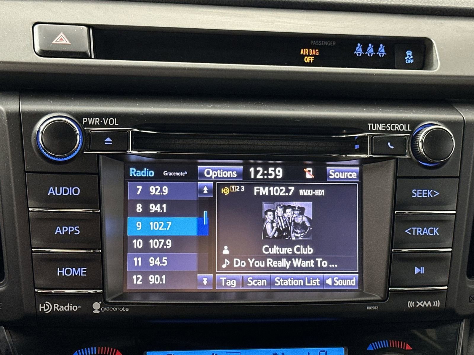 Used 2017 Toyota RAV4 SE image 22