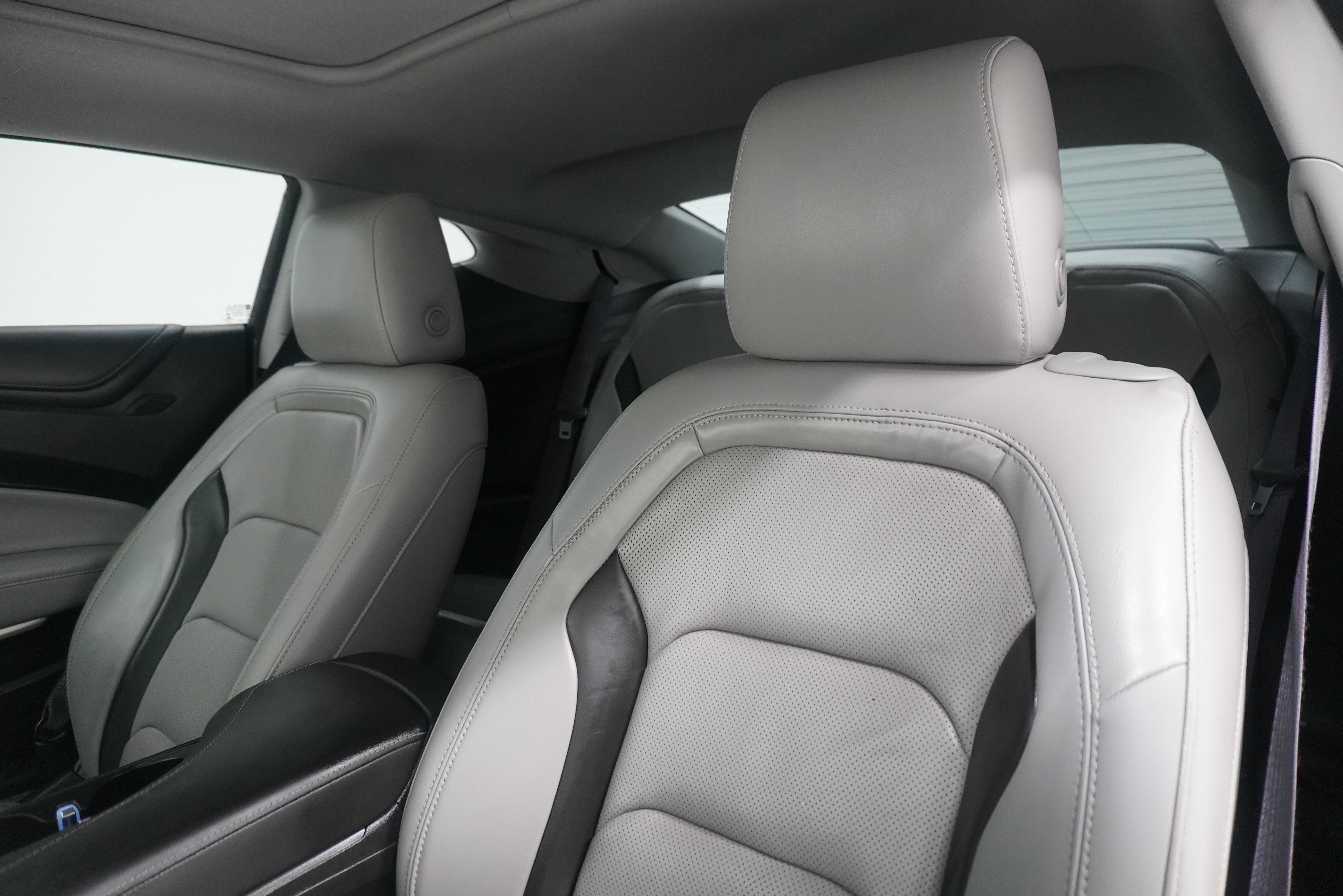 Used 2016 Chevrolet Camaro LT RWD image 11