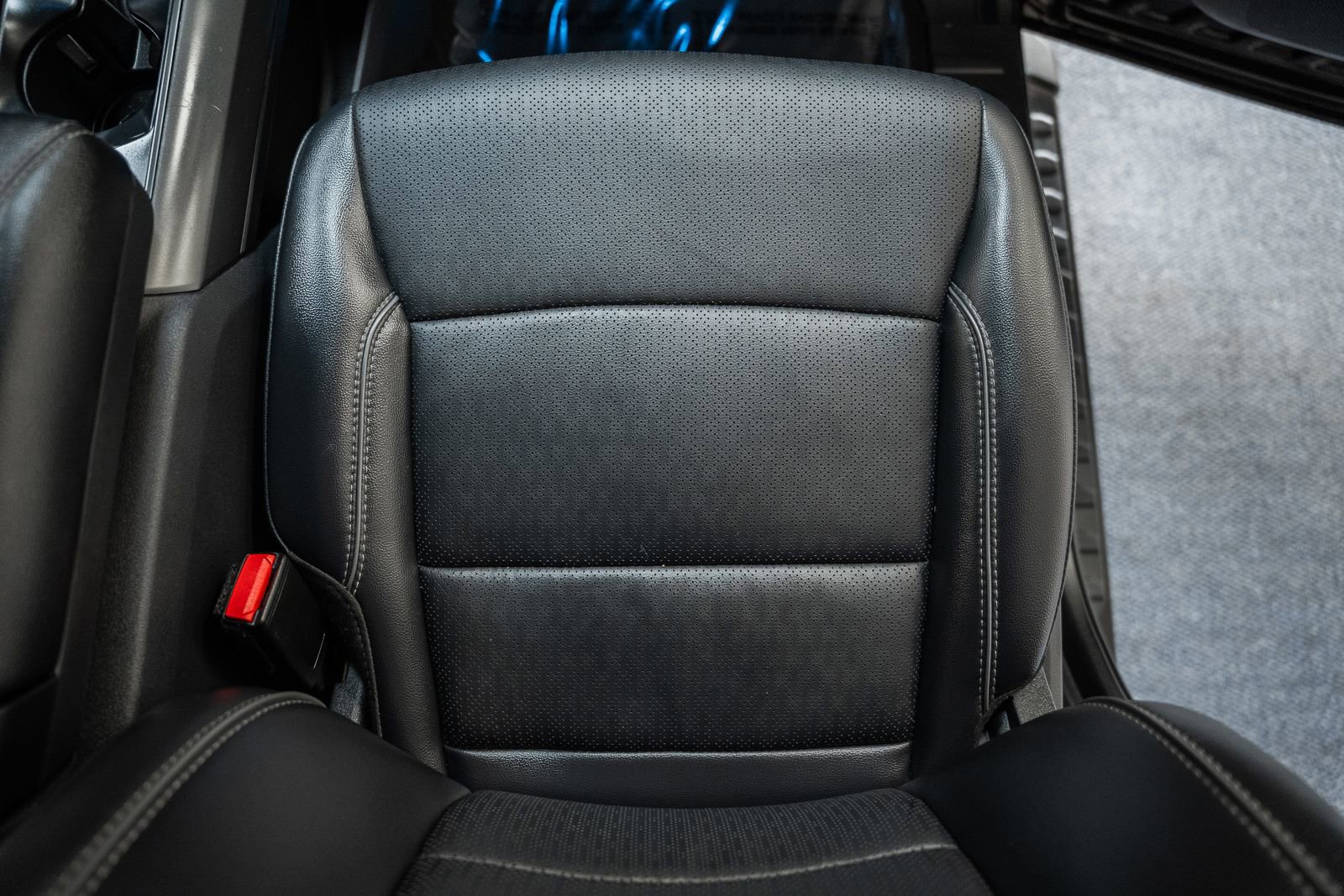 Certified 2025 Ford F150 Lariat w/ Equipment Group 502A High image 39