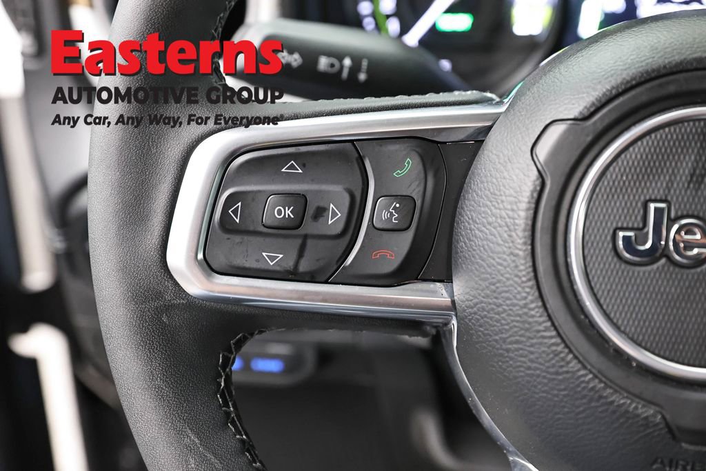 Used 2025 Jeep Wrangler Unlimited Sahara AWD/4WD image 15