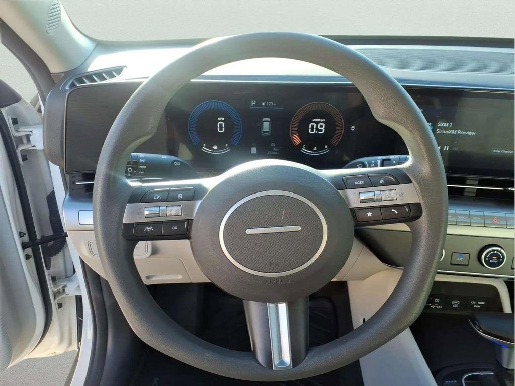 Used 2024 Hyundai Kona SE image 19