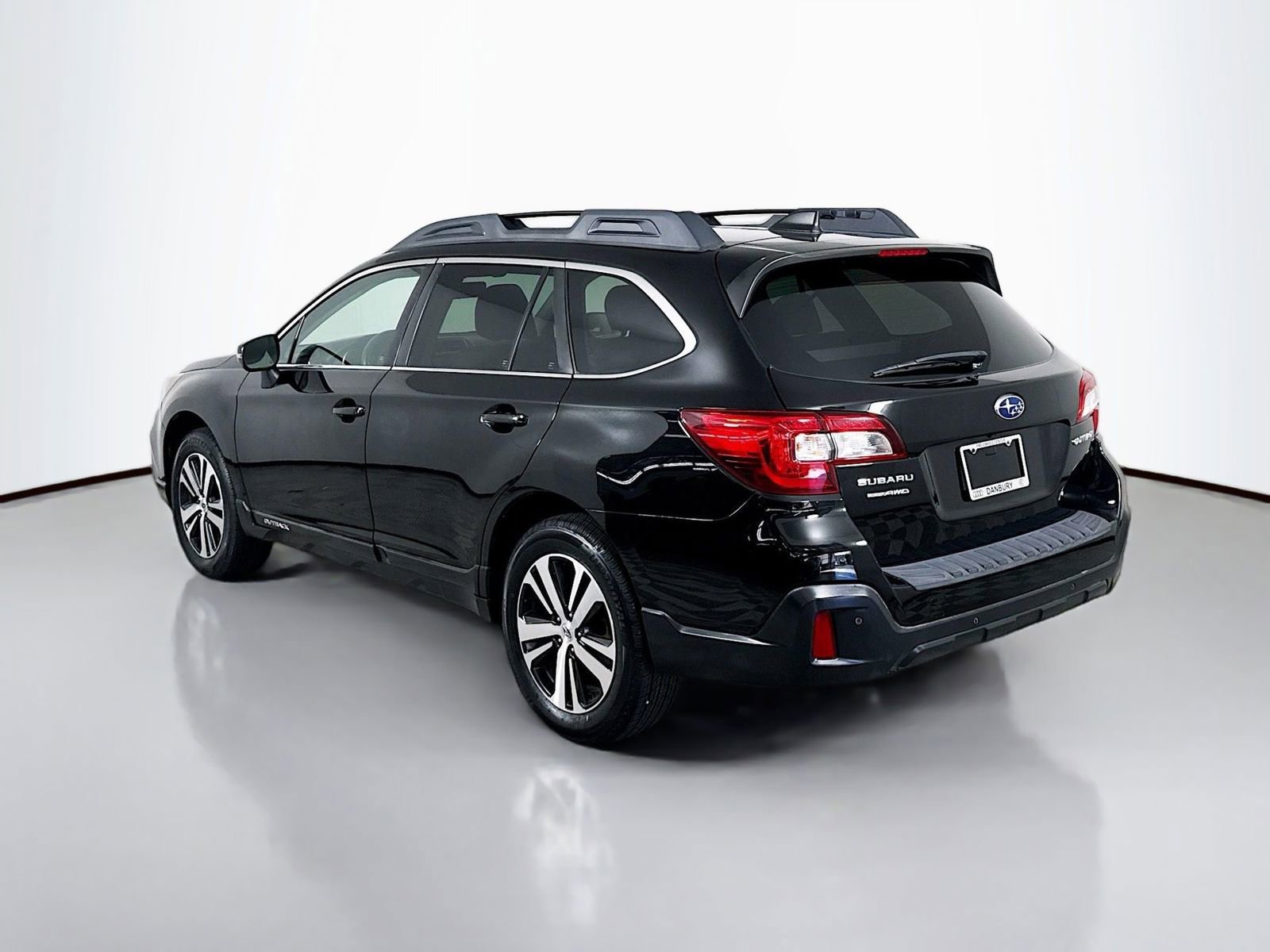 Used 2019 Subaru Outback 2.5i Limited AWD/4WD image 3