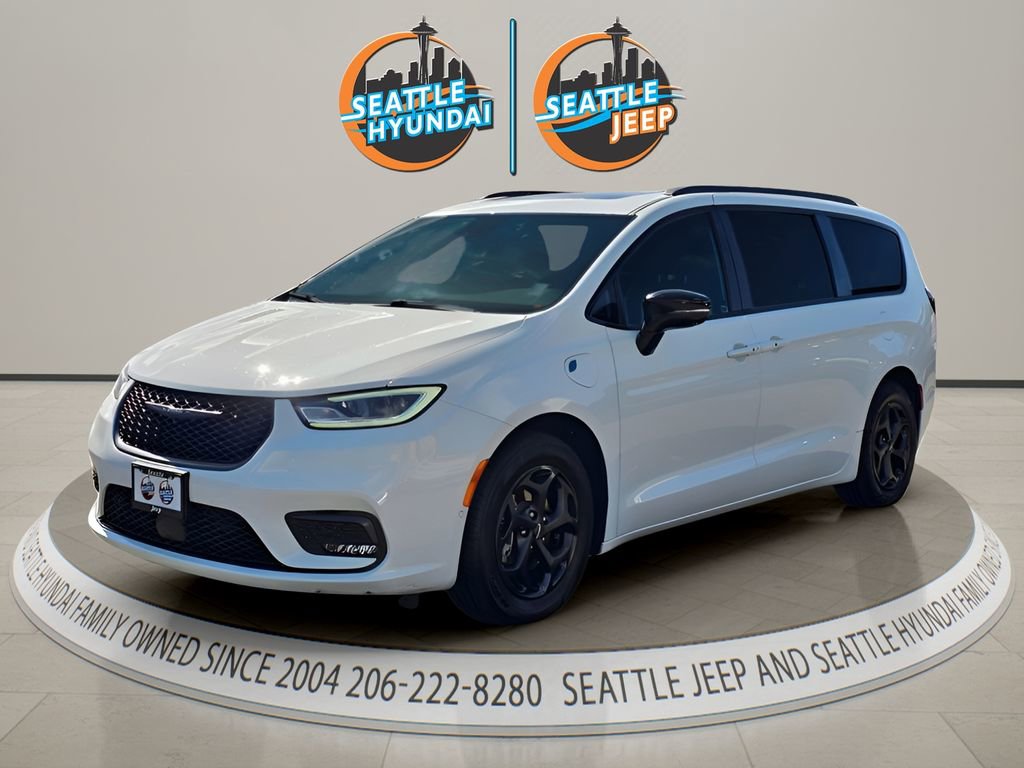 Used 2023 Chrysler Pacifica Limited w/ S Appearance Package