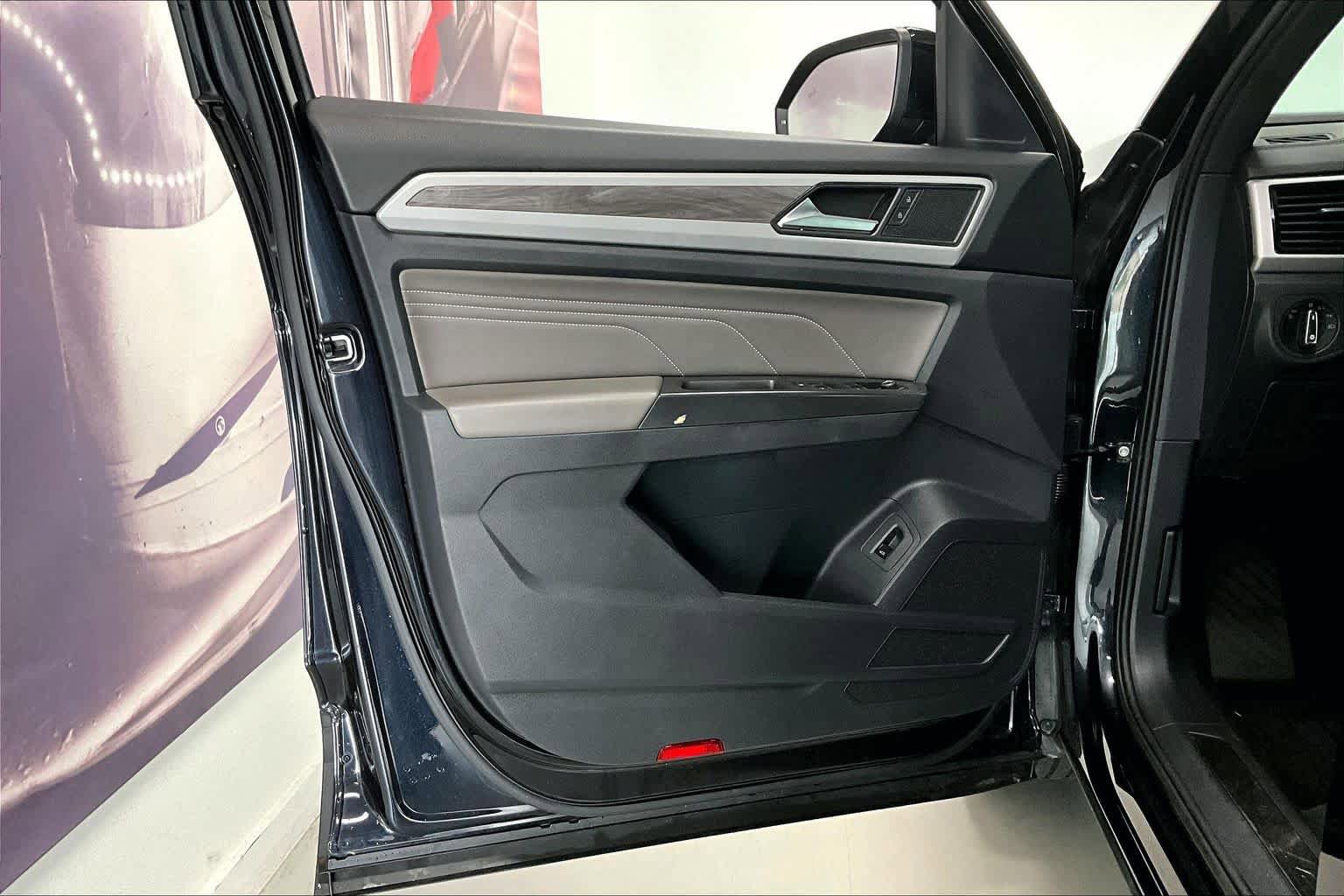Used 2023 Volkswagen Atlas Cross Sport SE w/ Panoramic Sunroof Package AWD/4WD image 24