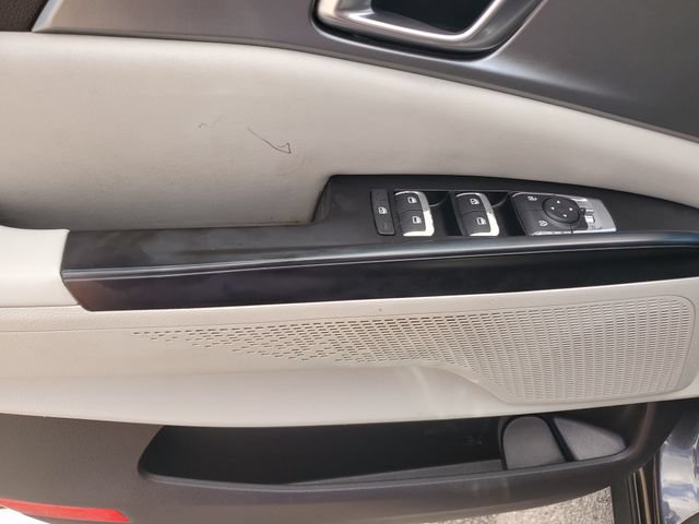 Used 2022 Kia Carnival LX FWD image 21