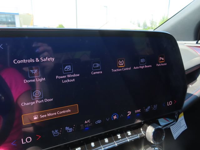 Certified 2025 Chevrolet Blazer EV RS AWD/4WD image 28