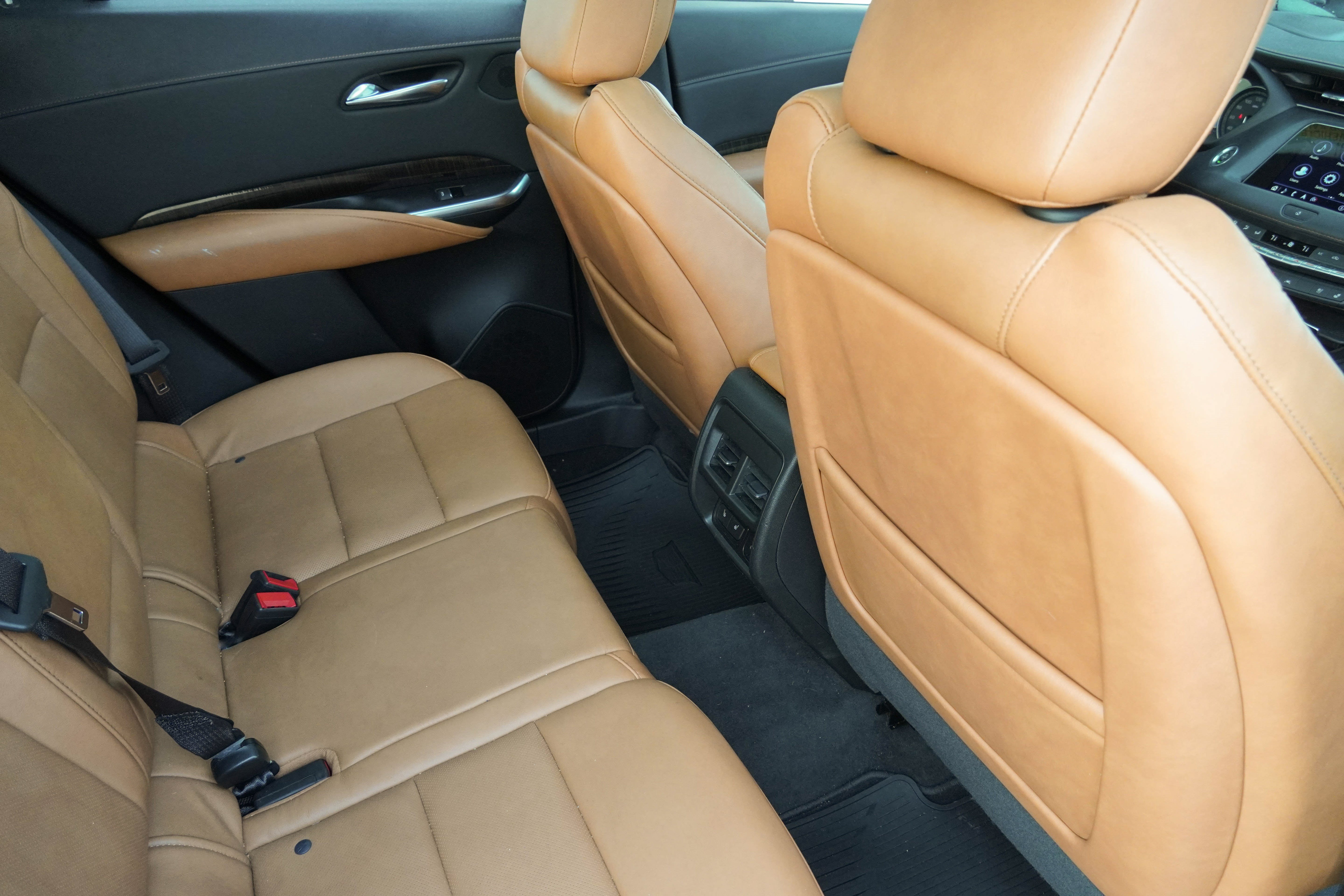 Used 2020 Cadillac XT4 Premium Luxury FWD image 32