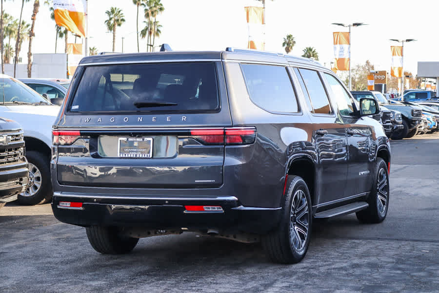 Used 2024 Jeep Wagoneer L Series II RWD image 4