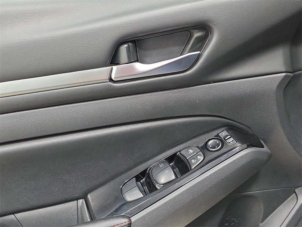 Used 2024 Nissan Altima 2.5 SR image 27