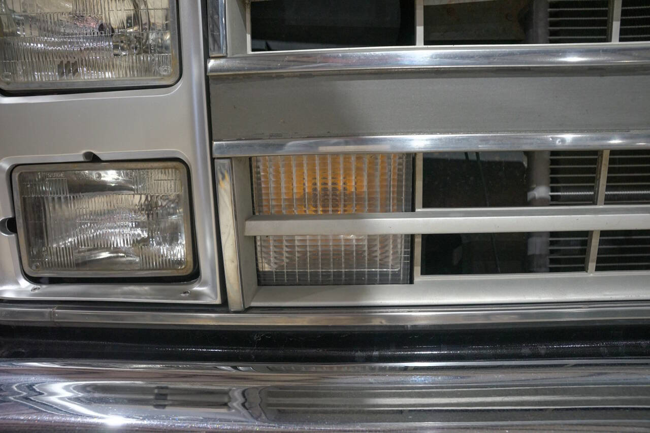 Used 1987 Chevrolet Suburban 4WD image 36