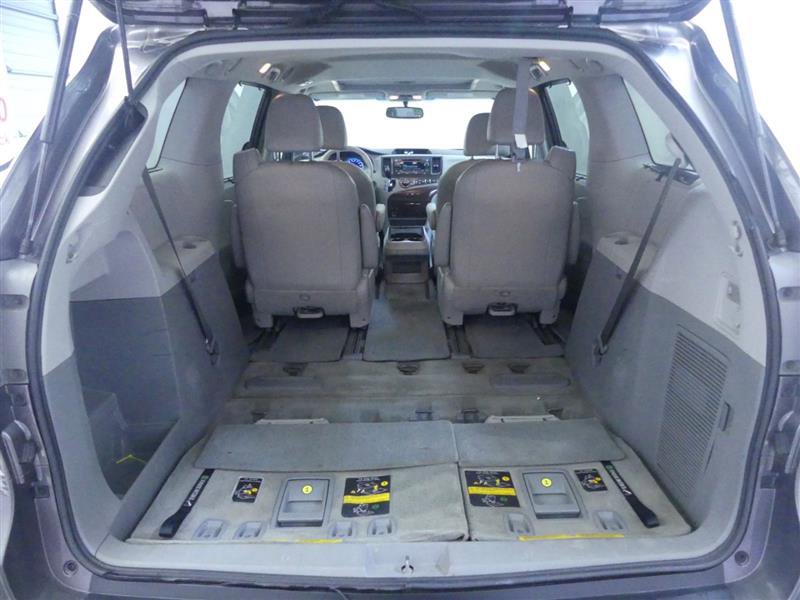Used 2014 Toyota Sienna XLE image 25