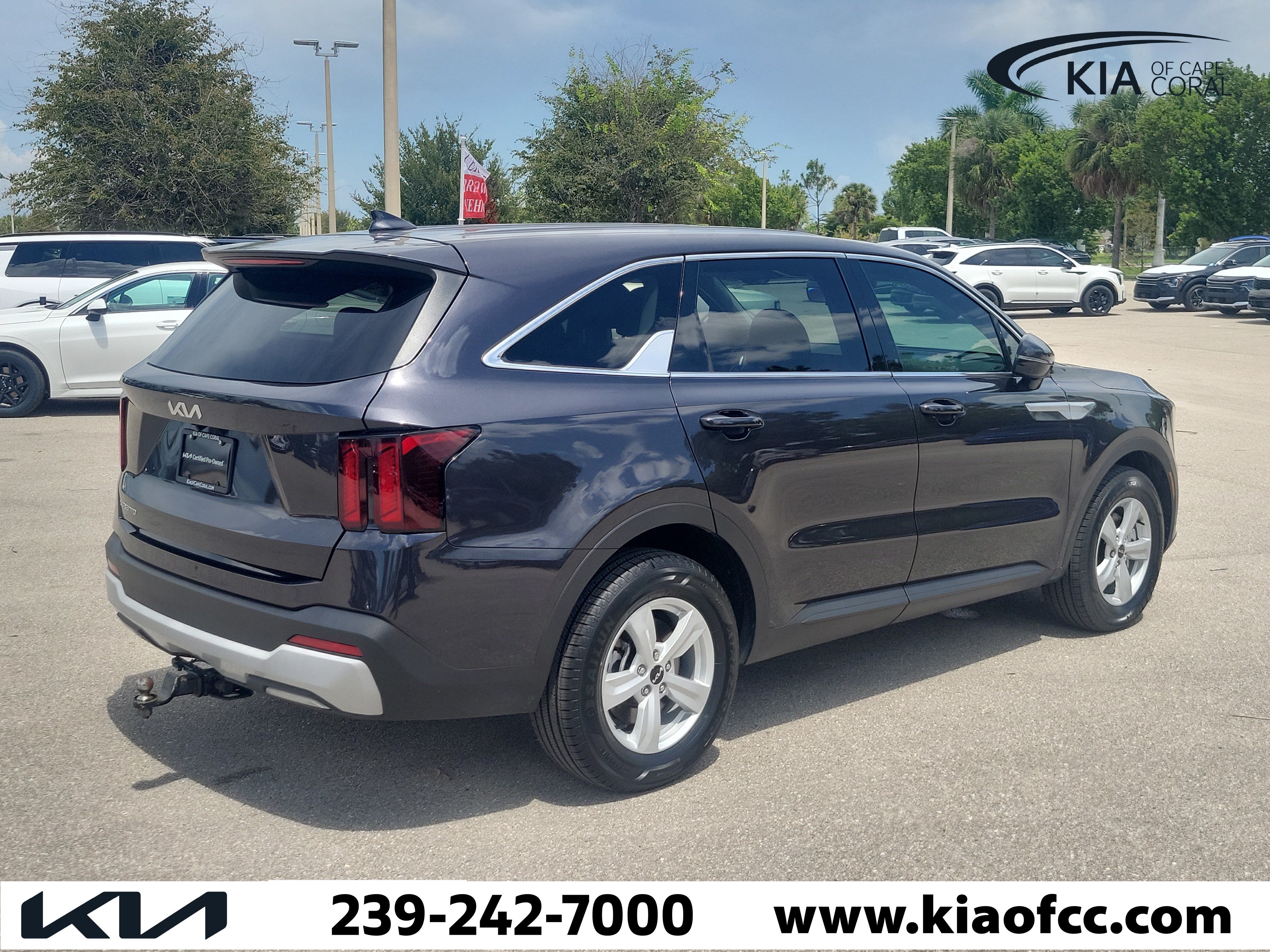 Certified 2025 Kia Sorento LX FWD image 6