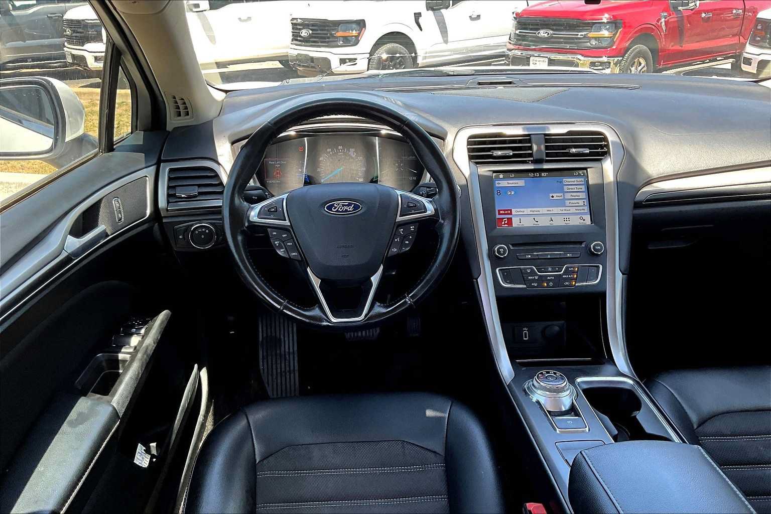 Used 2017 Ford Fusion SE w/ Equipment Group 201A FWD image 6