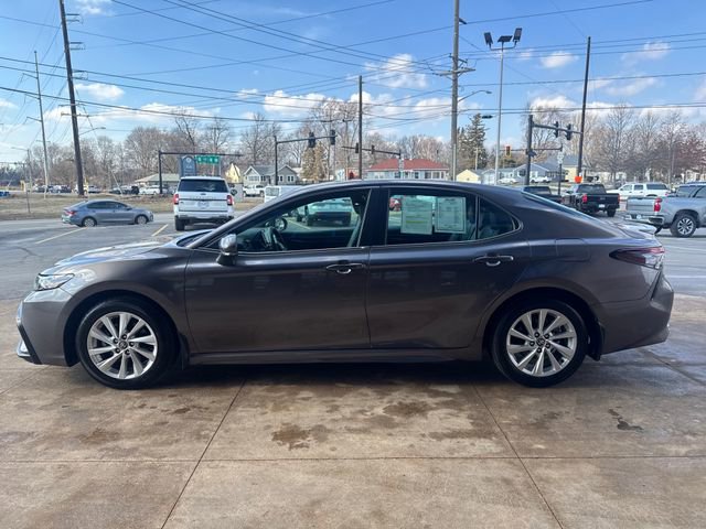 Used 2023 Toyota Camry SE image 6