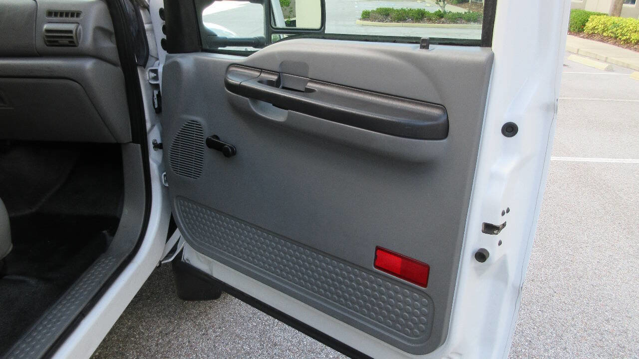 Used 2007 Ford F550 2WD Regular Cab Super Duty image 32