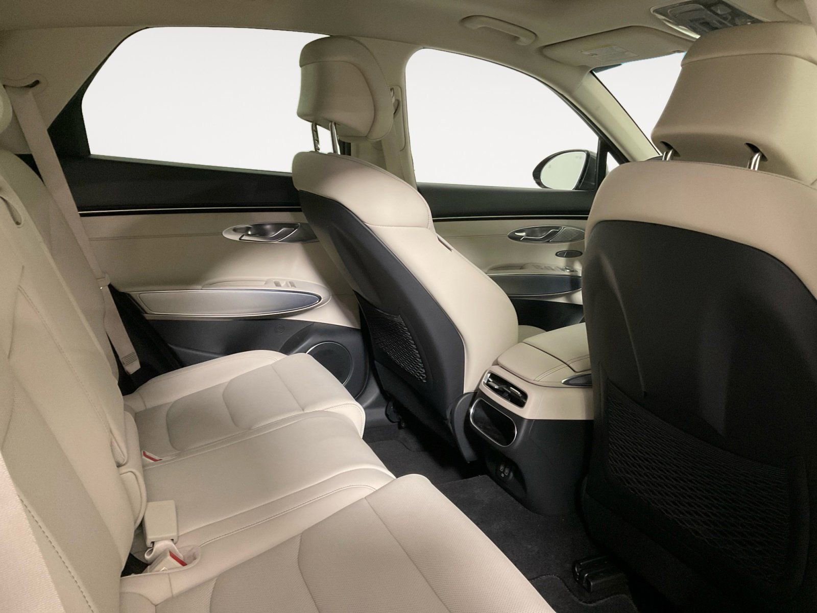 Used 2023 Genesis GV70 2.5T w/ Select Package image 12