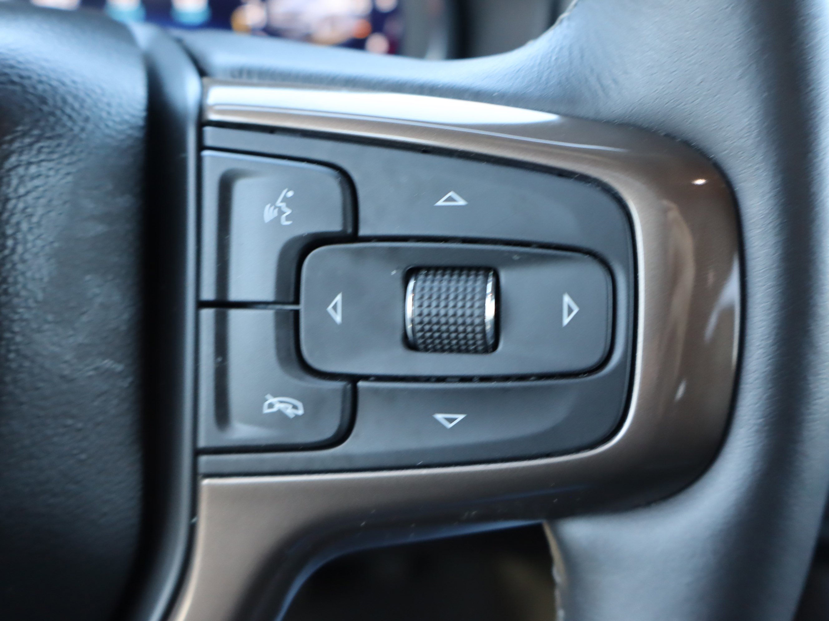 Used 2024 Chevrolet Suburban High Country w/ Advanced Technology Package AWD/4WD image 25