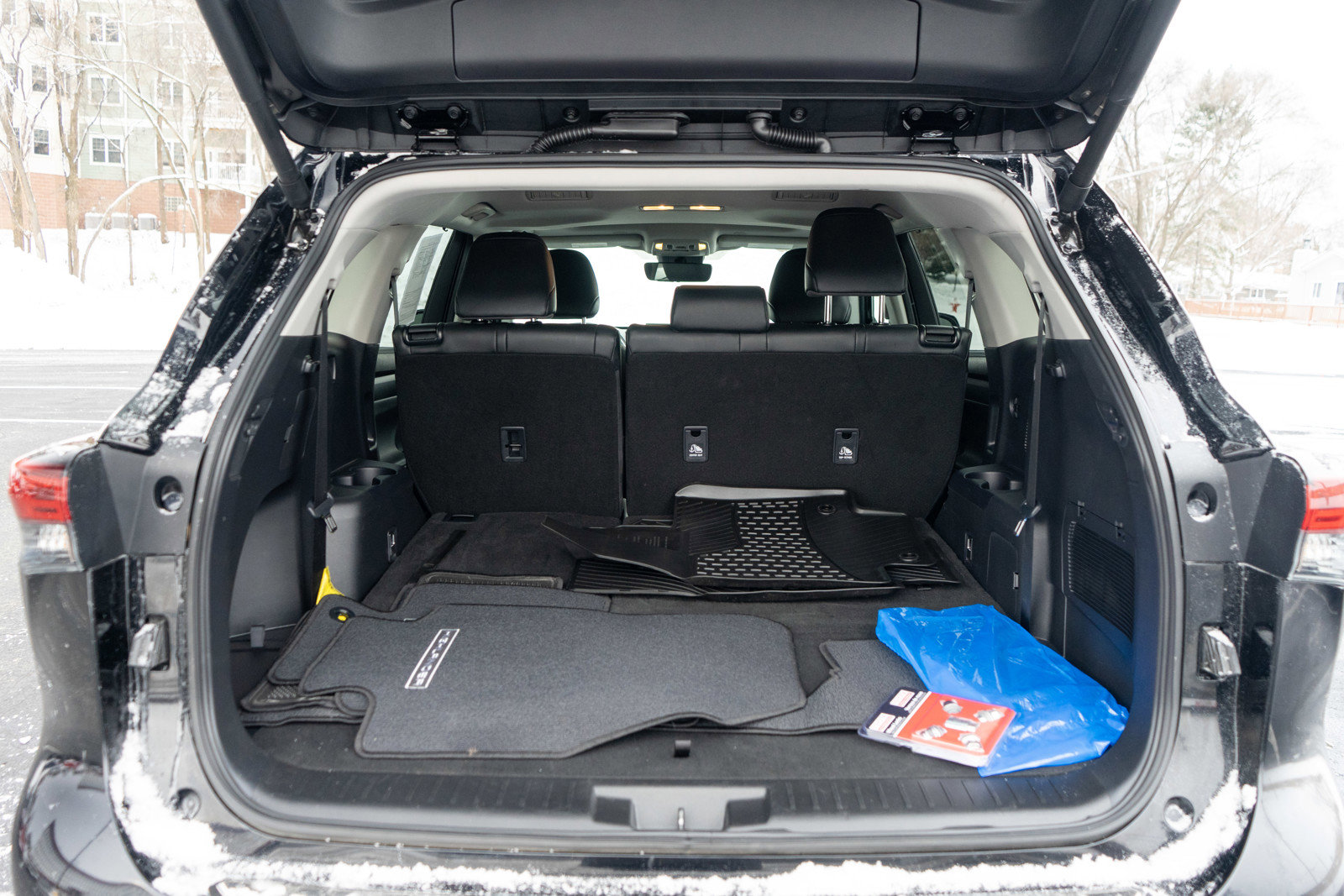 Used 2025 Toyota Highlander XLE image 9