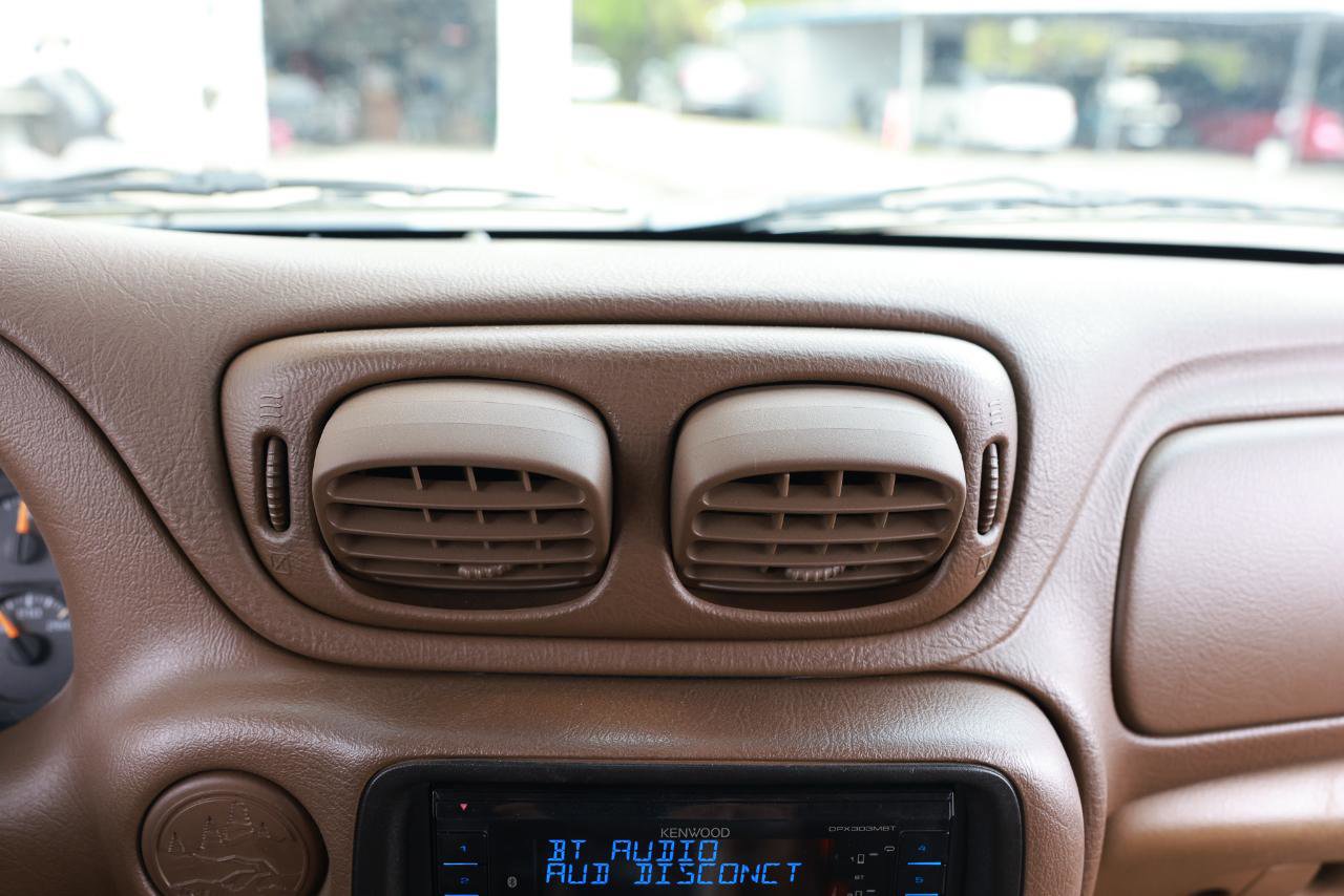 Used 2003 Chevrolet TrailBlazer LT image 32