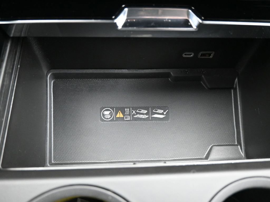 Used 2025 GMC Yukon XL Denali AWD/4WD image 18
