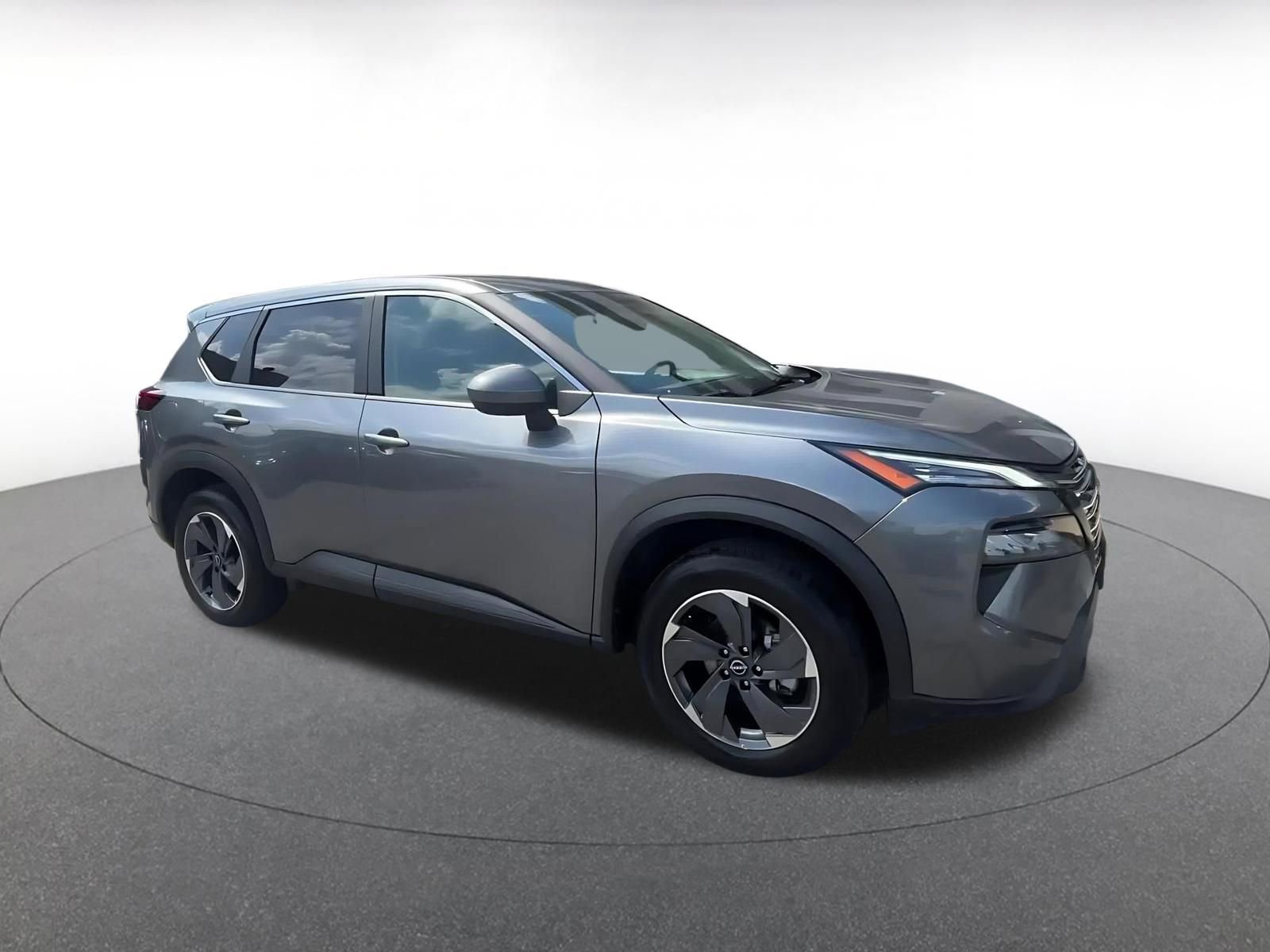 Used 2025 Nissan Rogue SV FWD image 2