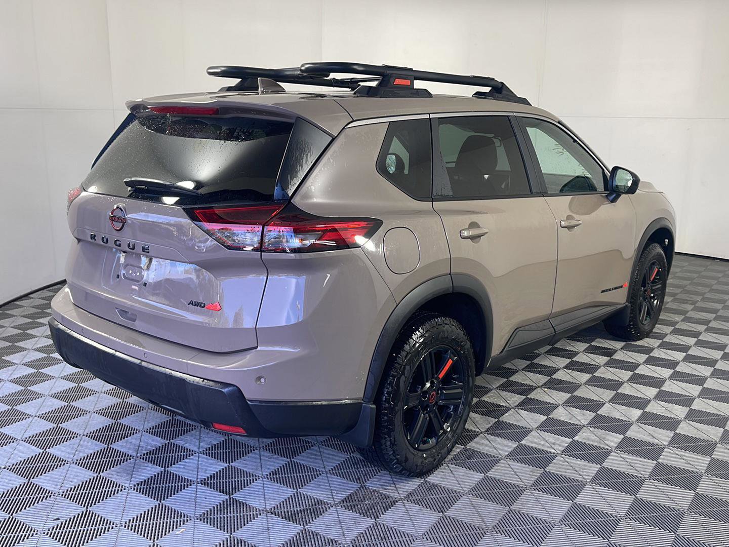 Used 2025 Nissan Rogue SV image 7